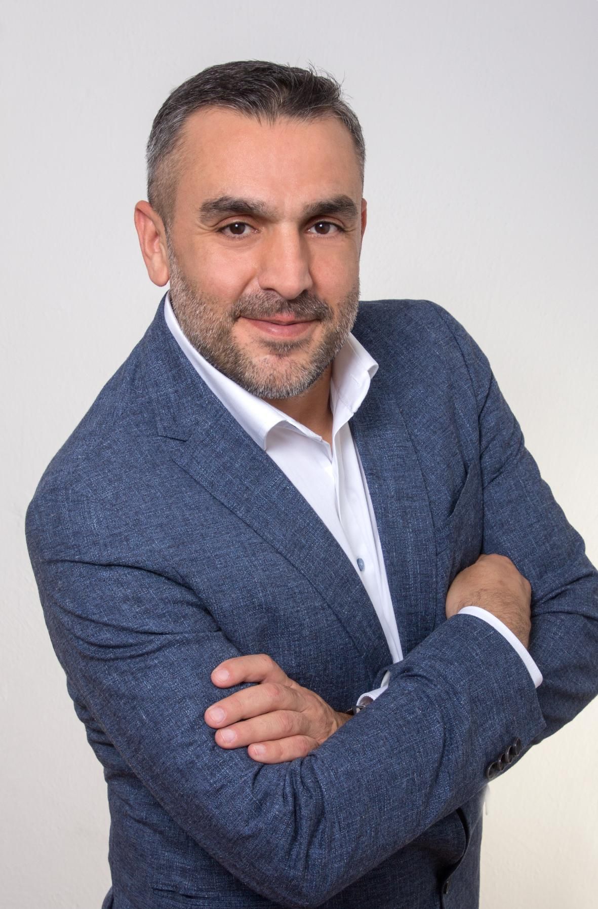 Porträt von Oguz Demirci, Founder und Managing SAP Consultant